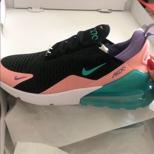NIKE AIRMAX270